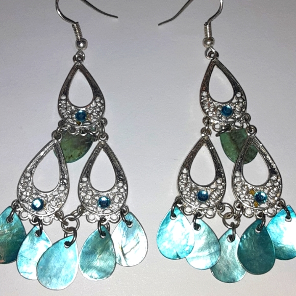 Source Unknown Jewelry - Beautiful colors blue and silver dangle earrings
